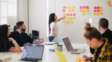 Qu’est-ce que le Design Thinking, et quel lien avec la création de nom de marque ?