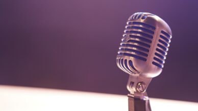 De quoi le naming est-il le nom ? Découvrez le podcast de Nina Derai, présidente de l’agence de naming Nomen International